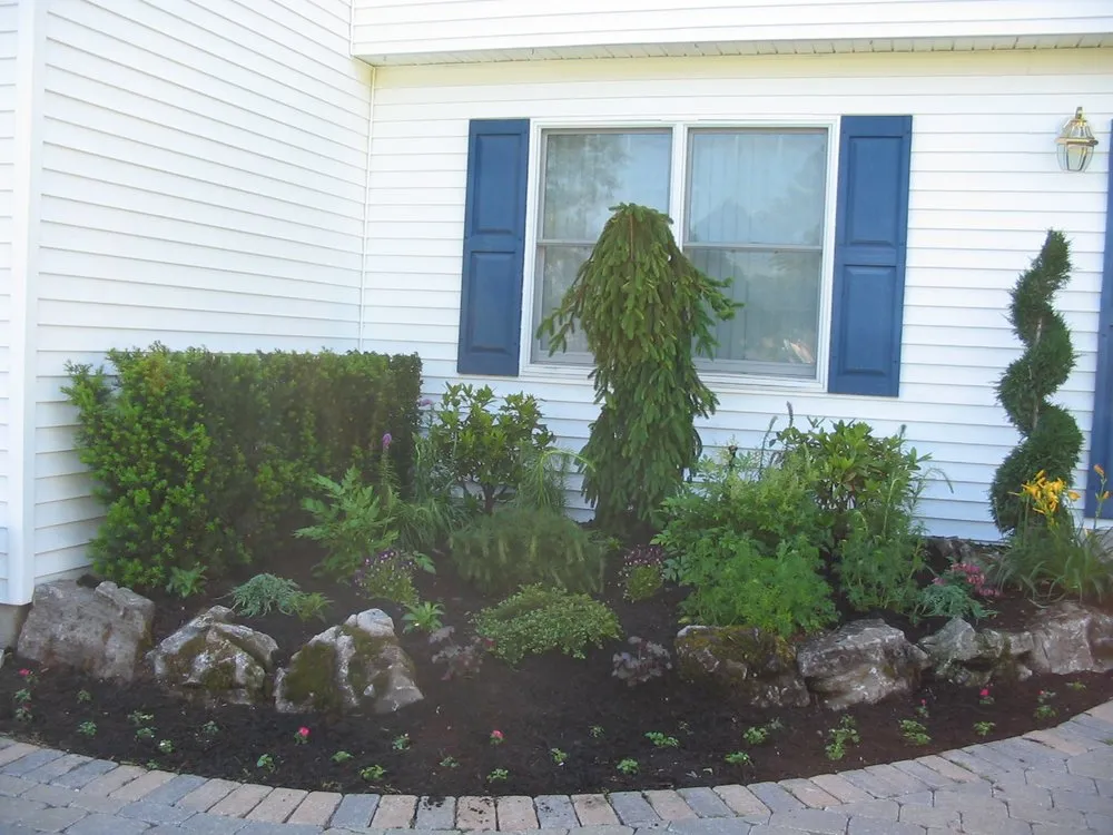 Top-rated yard cleanup service in Lindenhurst, NY by Autumn Leaves Landscape and Design