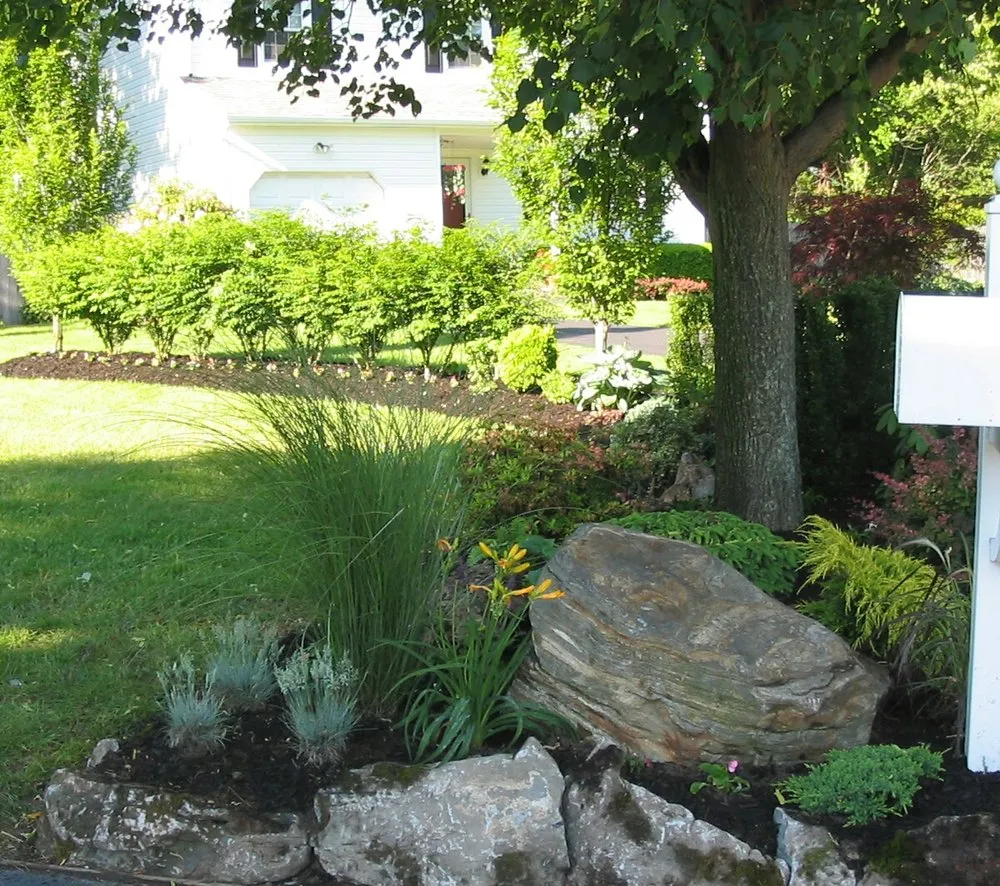Local yard cleanup service in Lindenhurst, NY - Autumn Leaves Landscape and Design