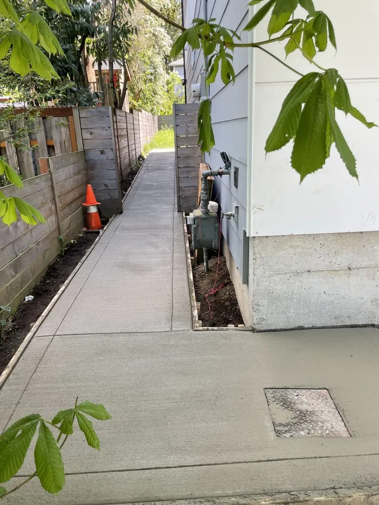 Professional lawn care service experts serving Everett, WA - AV Landscaping