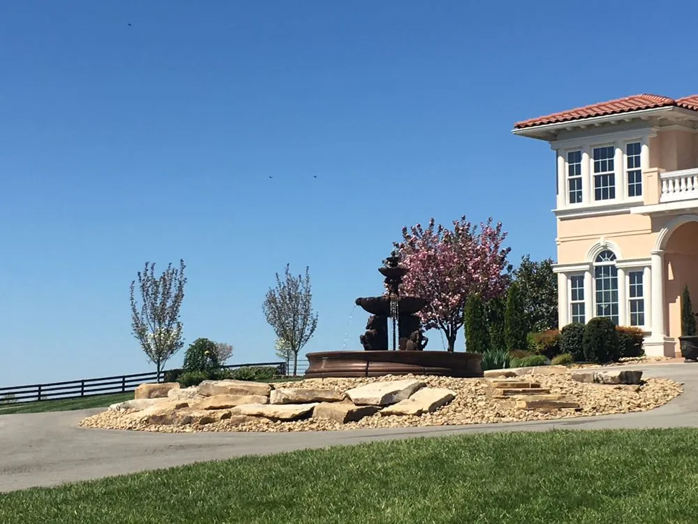 Professional outdoor landscaping in Knoxville, TN - AvaLawn