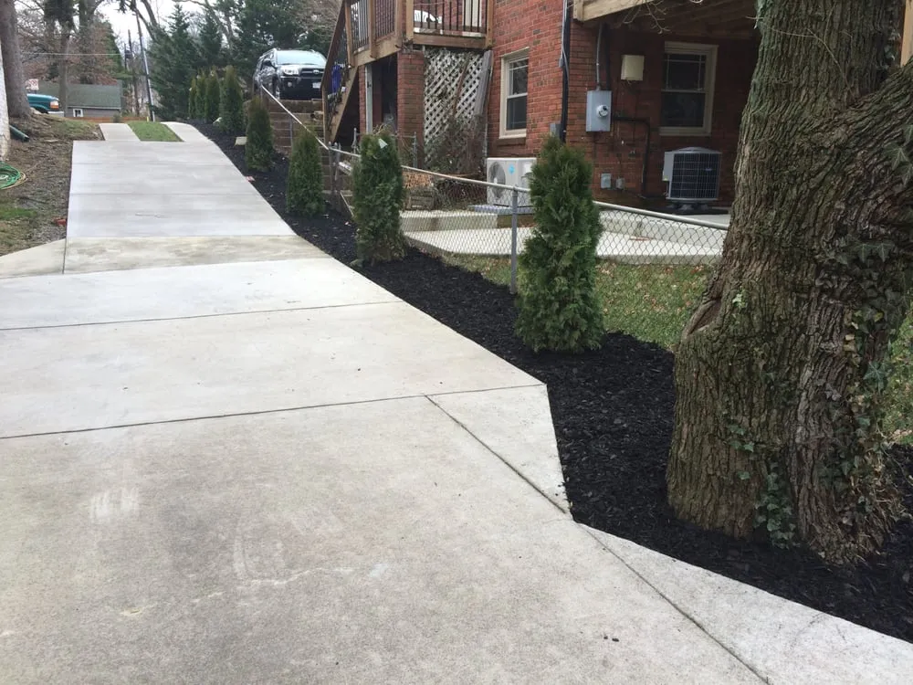 Custom yard maintenance in Arlington, VA by Avanza Landscaping & Maintenance