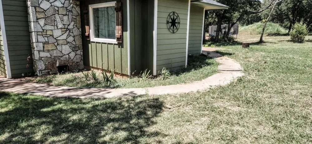 Local lawn mowing service experts serving Edmond, OK - Avila Green Enterprises