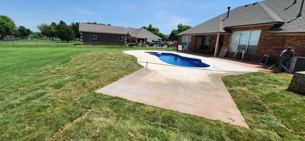 Top-rated landscaping services for beautiful yards in Edmond, OK by Avila Green Enterprises