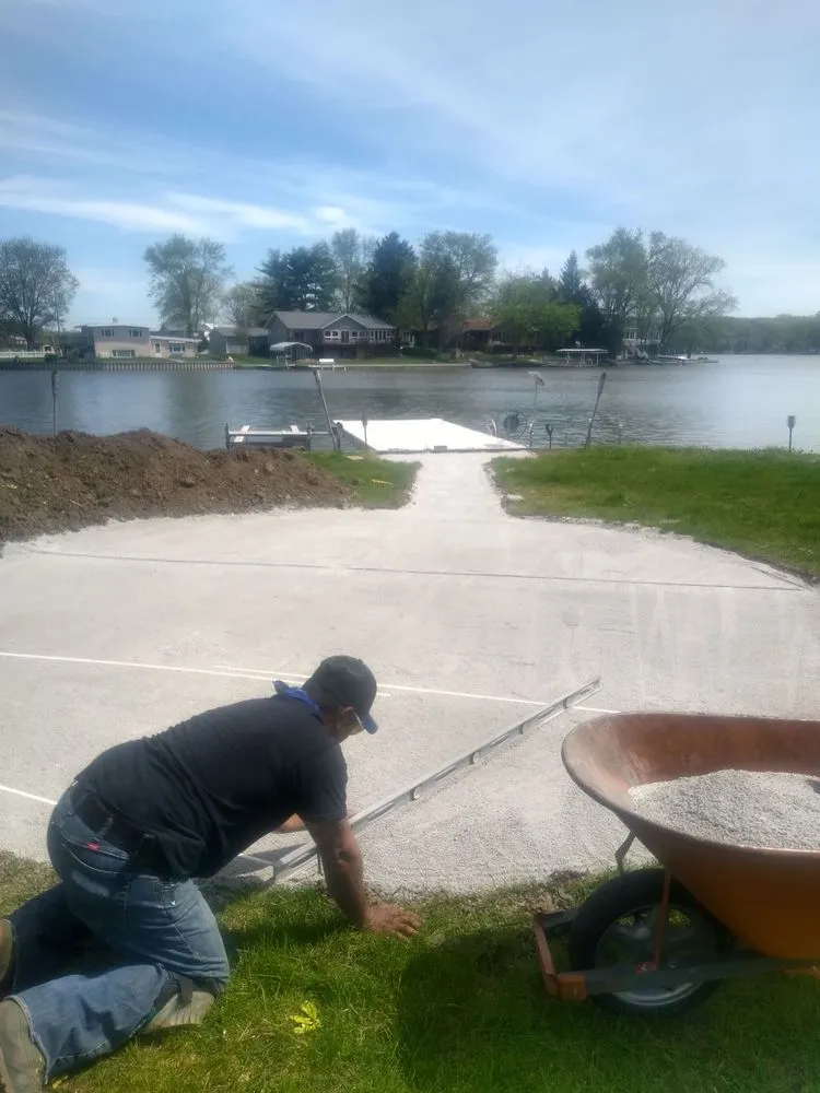 Top-rated lawn mowing service in Cicero, IL - Avila Landscaping