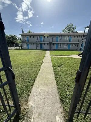 Avilas Gardening Logo