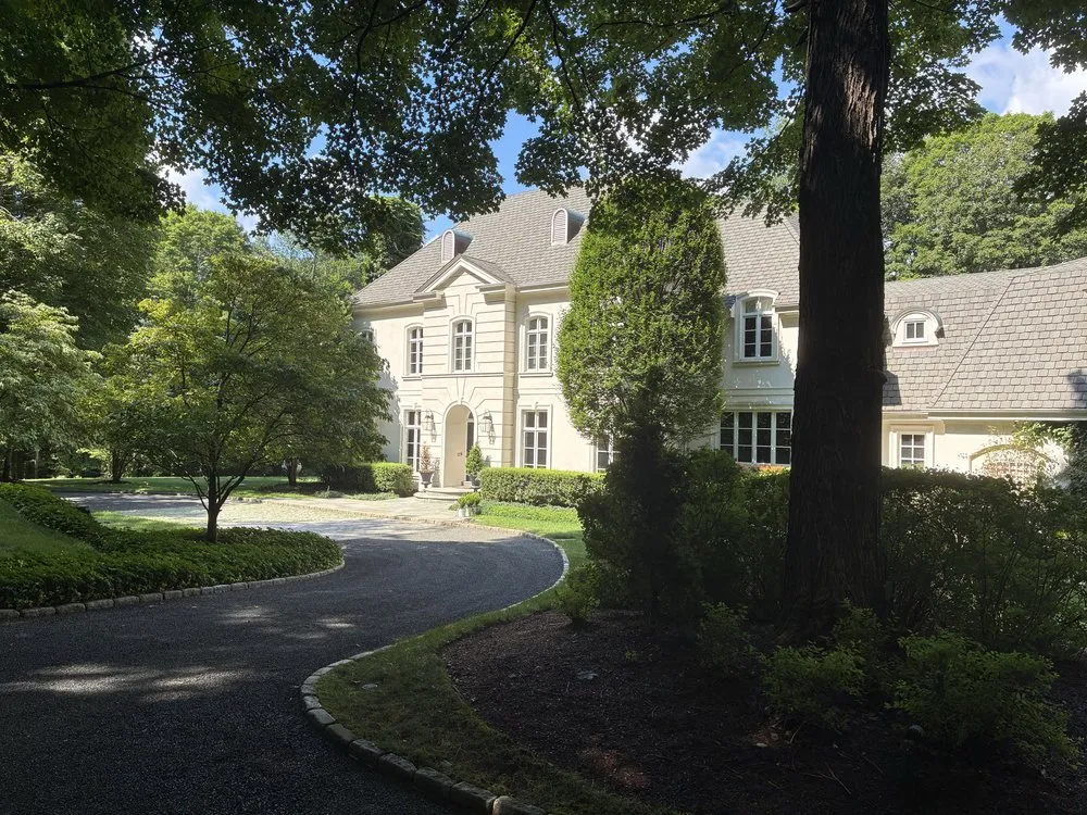 Top-rated yard maintenance experts serving New Britain, CT - AVN Landscaping