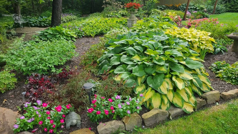 Custom landscaping services in Avon, IN by Avon Gardens