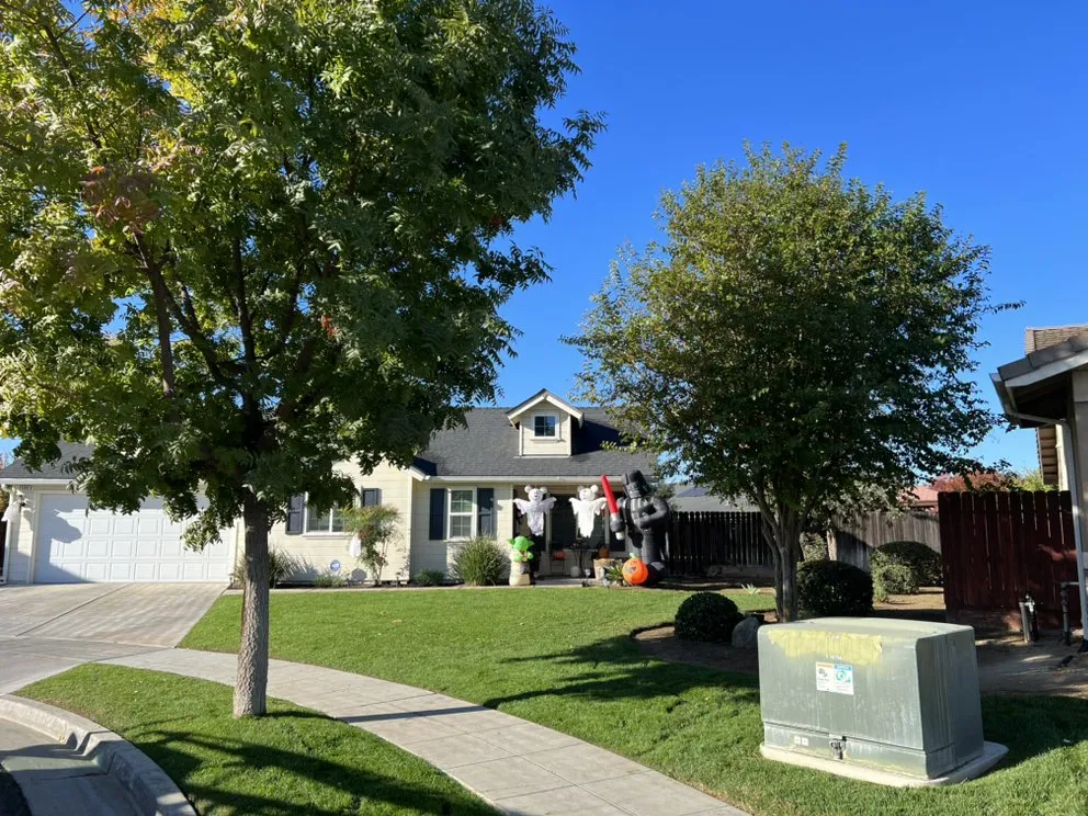 Top-rated yard maintenance for outdoor upgrades in Fresno, CA by Avr Lawns Service