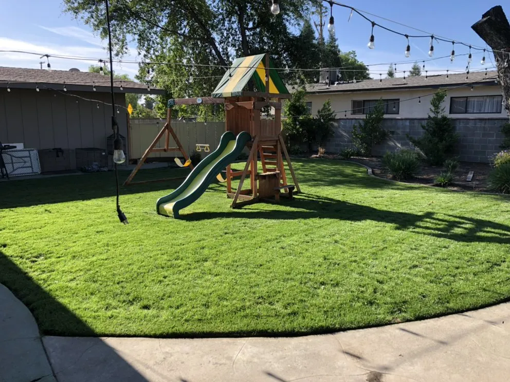 Custom garden landscaping in Fresno, CA by Avr Lawns Service