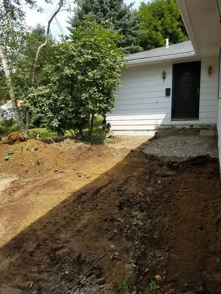 Professional garden landscaping in Warren, OH by AW Lawn Maintenance & Landscaping