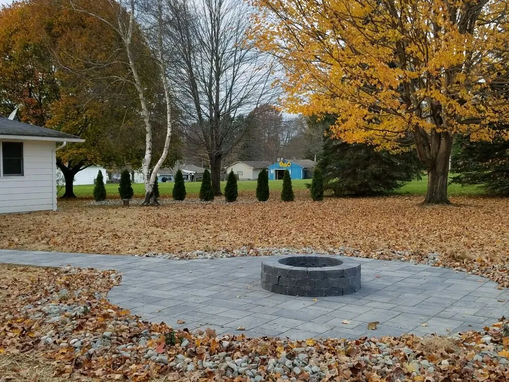 Affordable garden landscaping for homes across Warren, OH - AW Lawn Maintenance & Landscaping