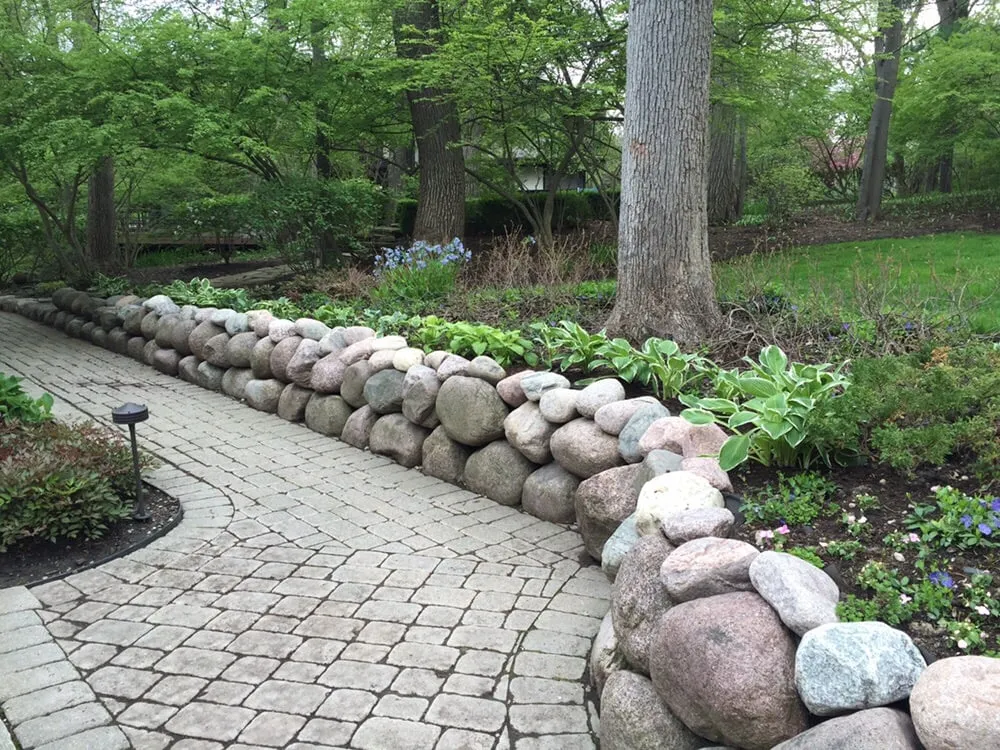 Top-rated lawn care service in Mundelein, IL by Ayala Landscape