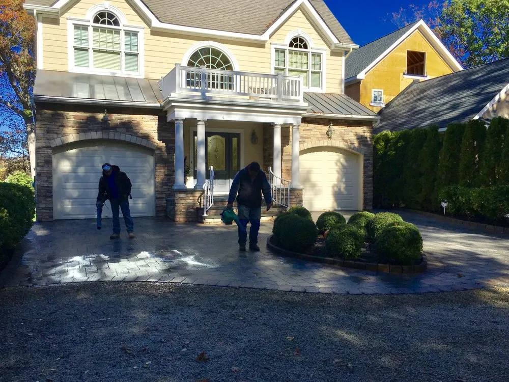 Expert yard cleanup service in Simpsonvillle, SC by Ayers Landscape Design & Contracting