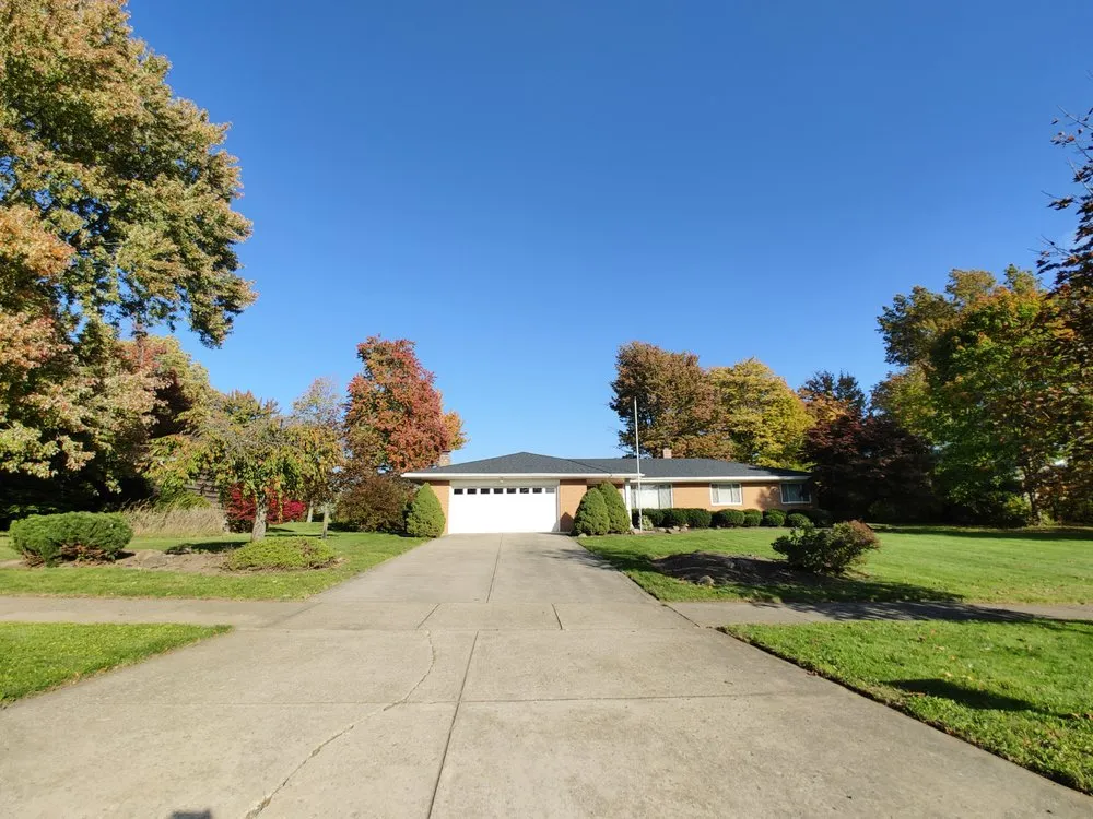 Top-rated lawn care service in Cleveland, OH - AZ Landscape & Design