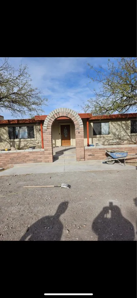 Professional lawn care service for homes in Tucson, AZ by AZ TOP M G C