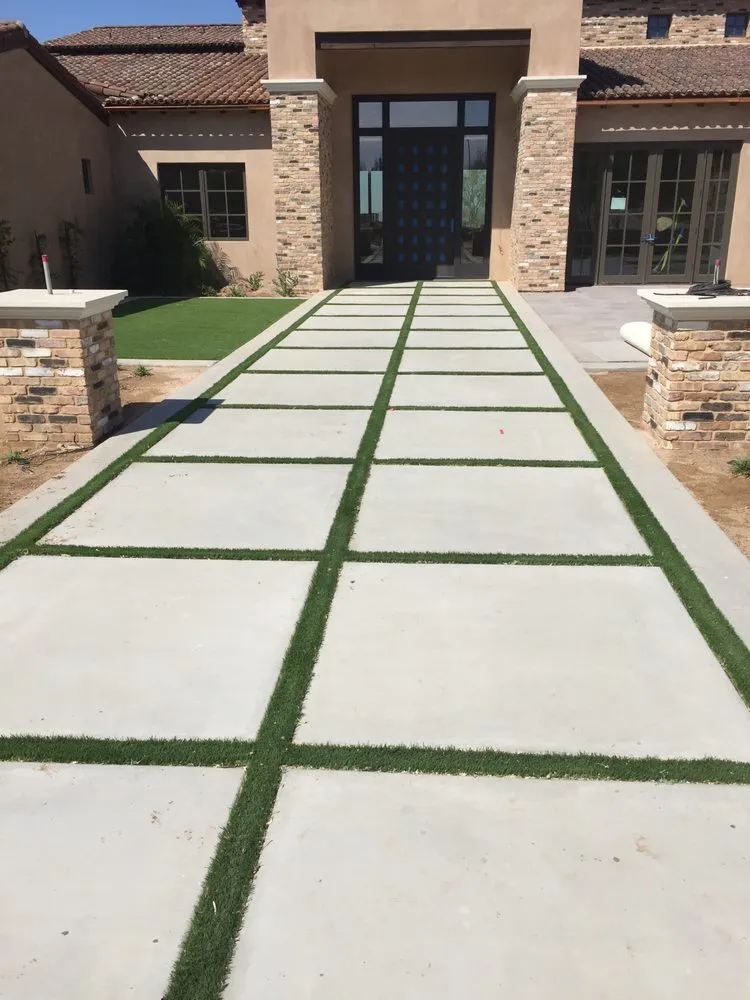 Reliable lawn care service for homes in Tucson, AZ by AZ Turf King