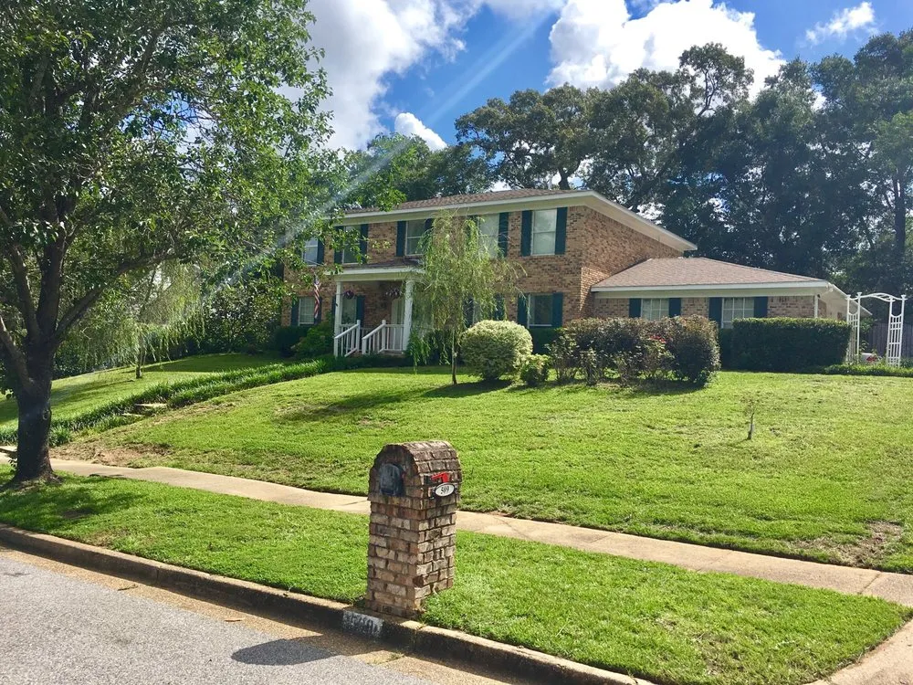 Expert outdoor landscaping for homes in Mobile, AL by Azalea City Lawn Services