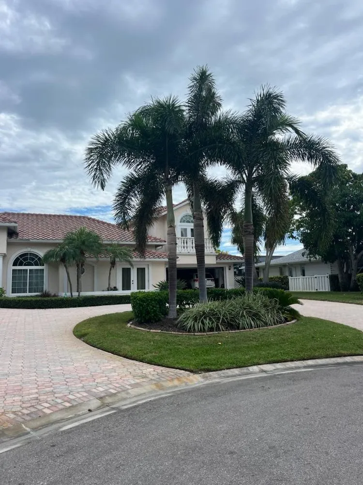 Trusted lawn care service for beautiful yards in Bradenton, FL by Aztec Lawns Service