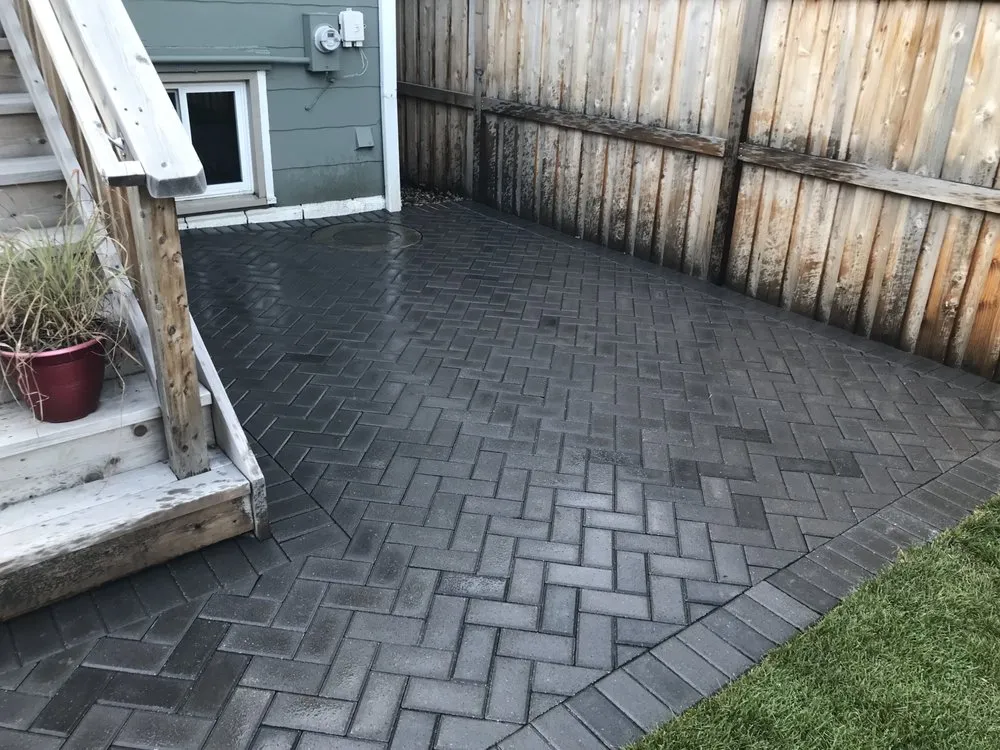 Custom lawn mowing service with custom design in Chicago, IL by Azteca Brick Paving