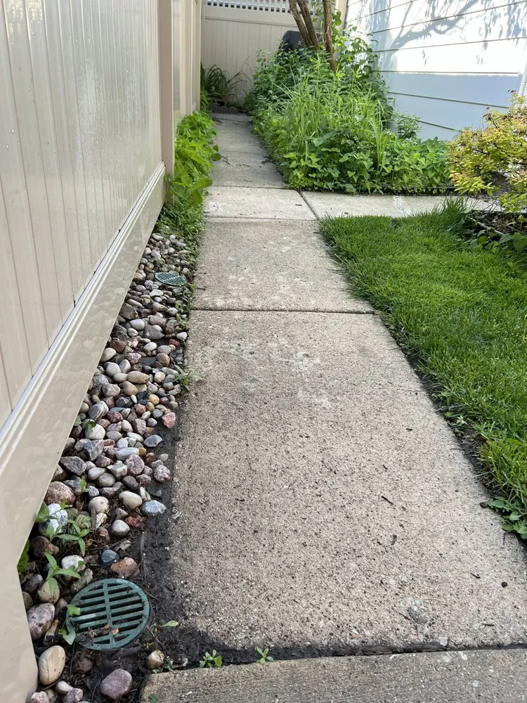 Affordable lawn care service for residential properties in Chicago, IL by Azteca Brick Paving