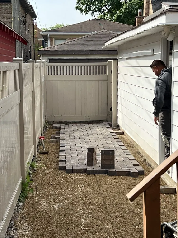 Expert garden landscaping in Chicago, IL - Azteca Brick Paving