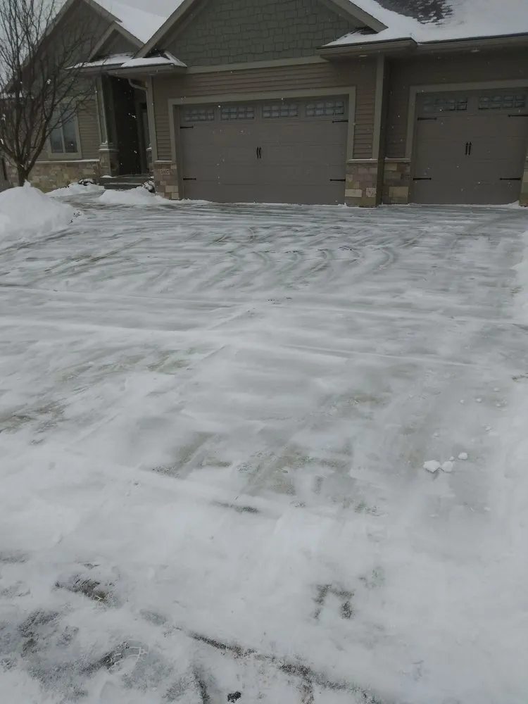 Trusted yard cleanup service for residential properties in Rochester, MN by B & A Handyman Snow & Lawn