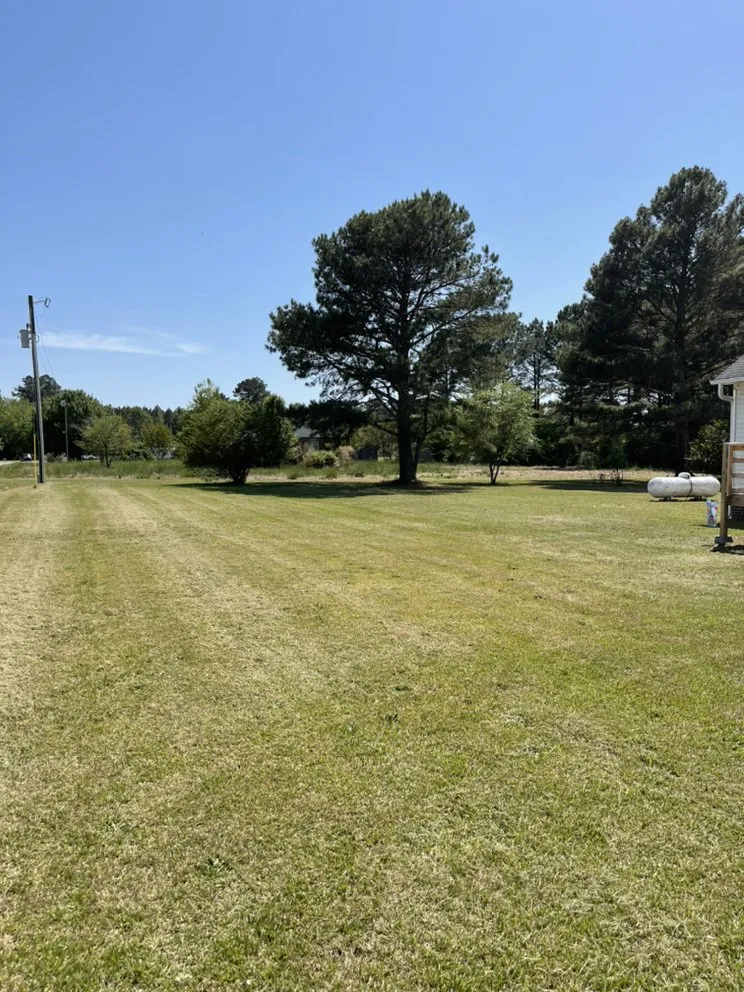 Trusted lawn mowing service experts serving Smithfield, NC - B & B Lawn and Yardworks