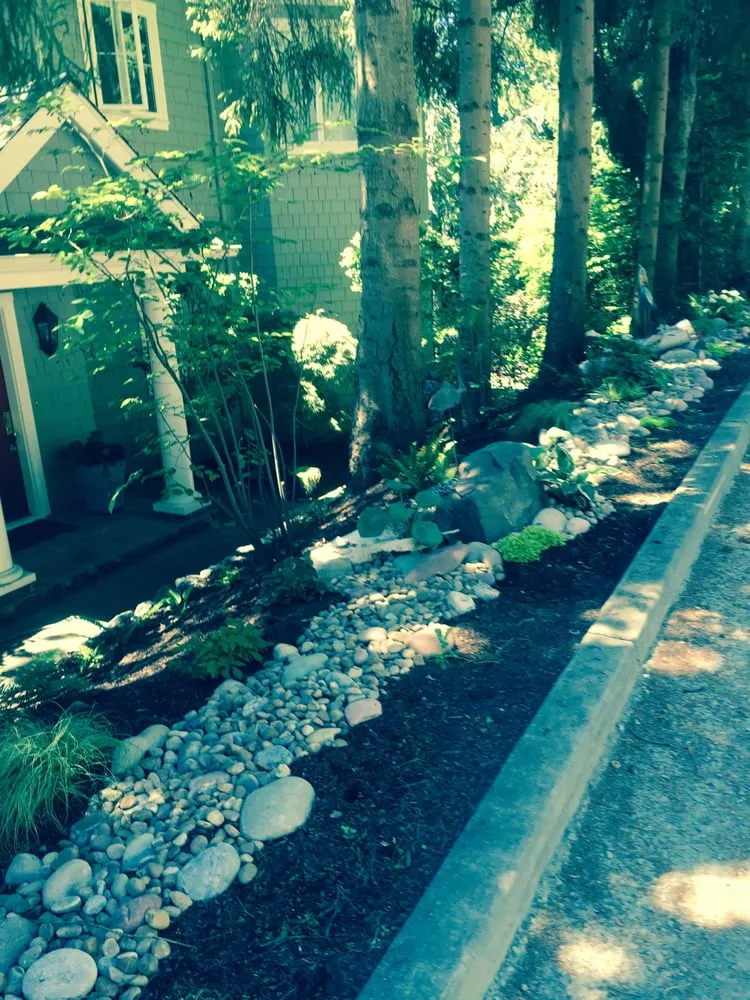 Professional garden landscaping in Auburn, WA by B & G Landscaping