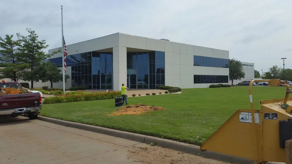 Professional garden landscaping experts serving Ofallon, MO - B & G Lawn Care