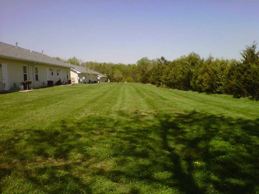 Affordable lawn care service experts serving Ofallon, MO - B & G Lawn Care