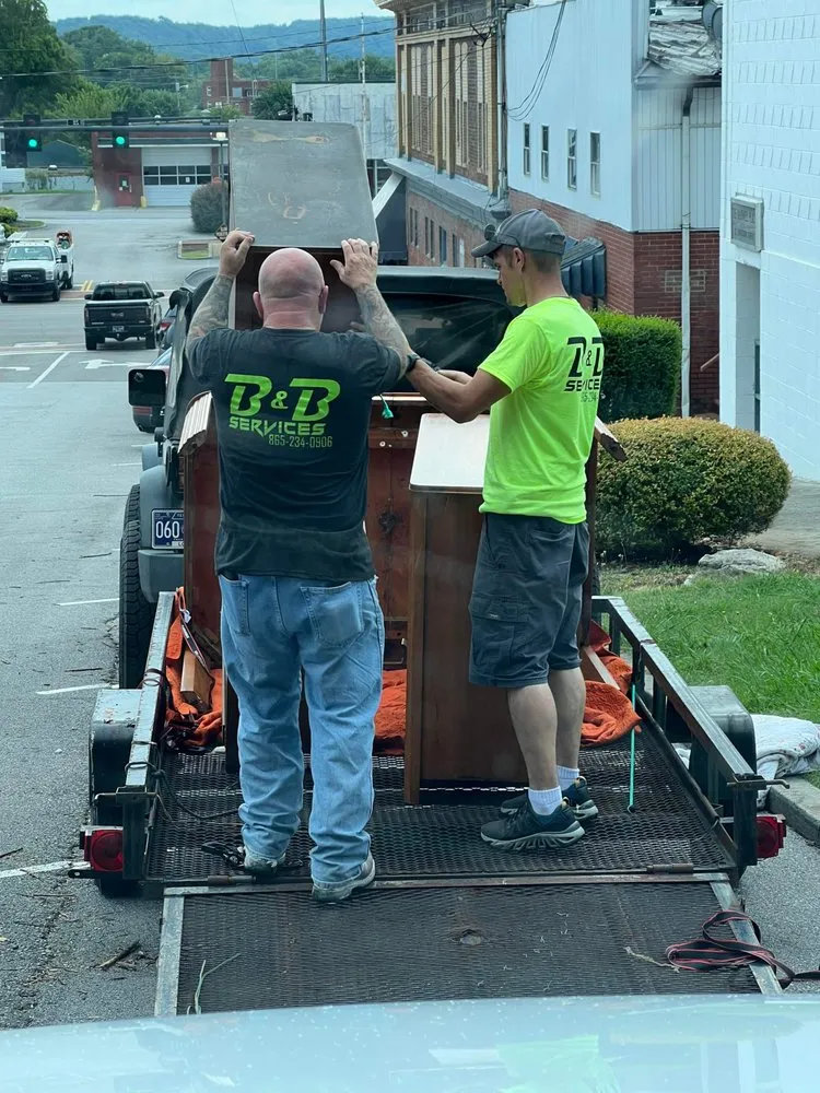 Affordable garden landscaping experts serving Lenoir City, TN - B and B Service’s