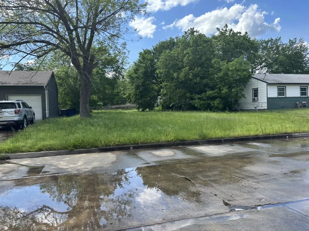 Affordable yard maintenance for homes in Tulsa, OK by B D Lawn Landscaping