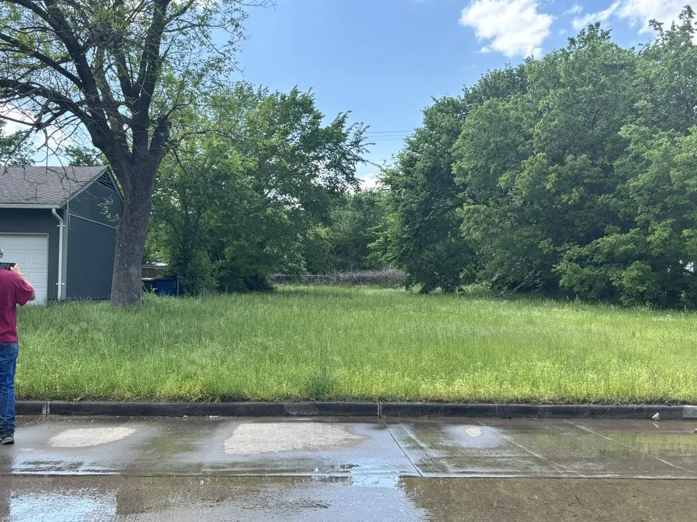 Top-rated yard cleanup service in Tulsa, OK by B D Lawn Landscaping