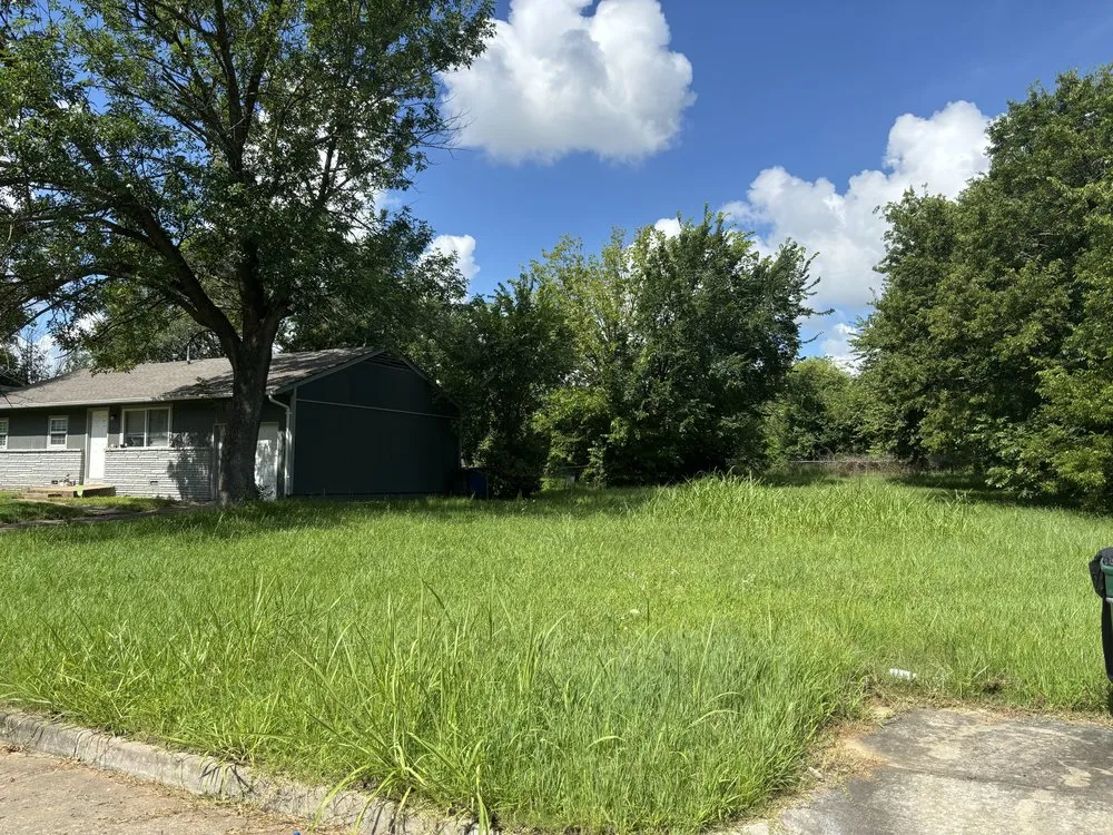 Affordable landscaping services in Tulsa, OK by B D Lawn Landscaping