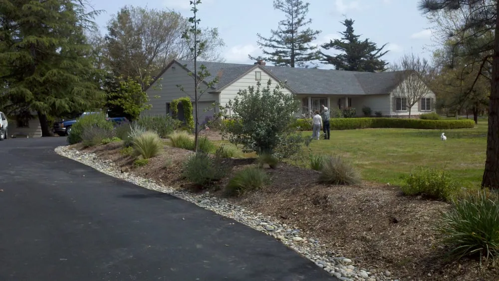 Expert yard maintenance in Sebastopol, CA by Baelin