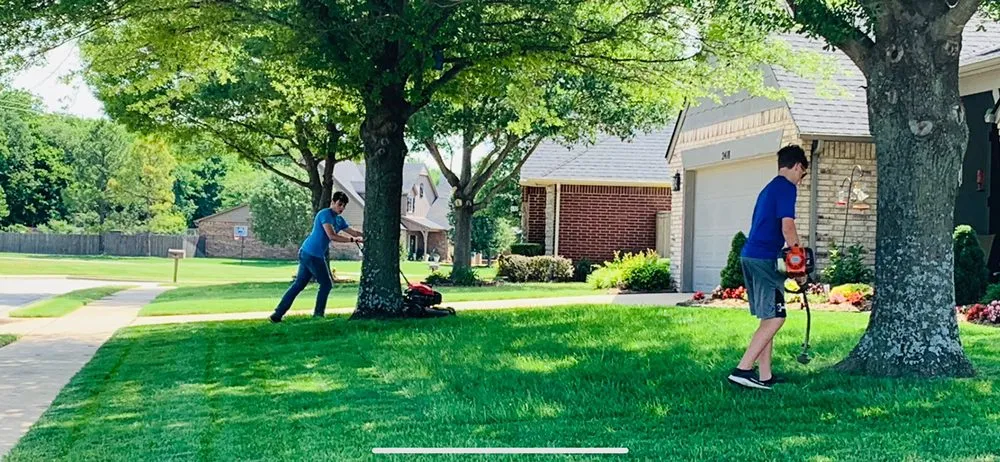 Top-rated lawn mowing service in Jenks, OK by Baer's Lawn Mowing