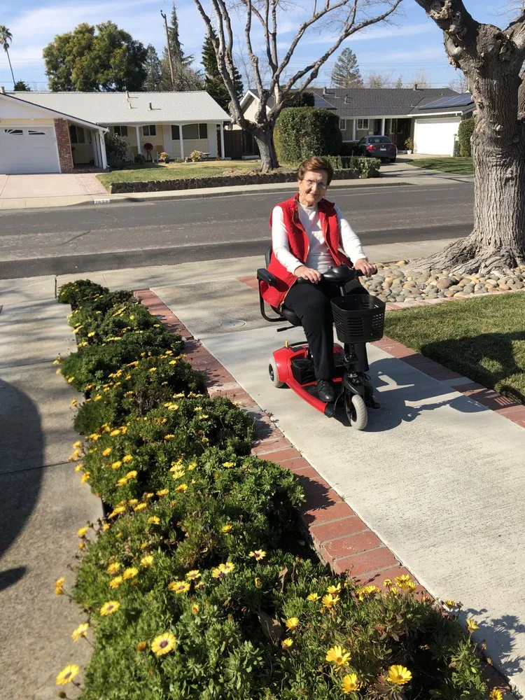 Professional lawn mowing service for homes in Menlo Park, CA by Baez Landscaping