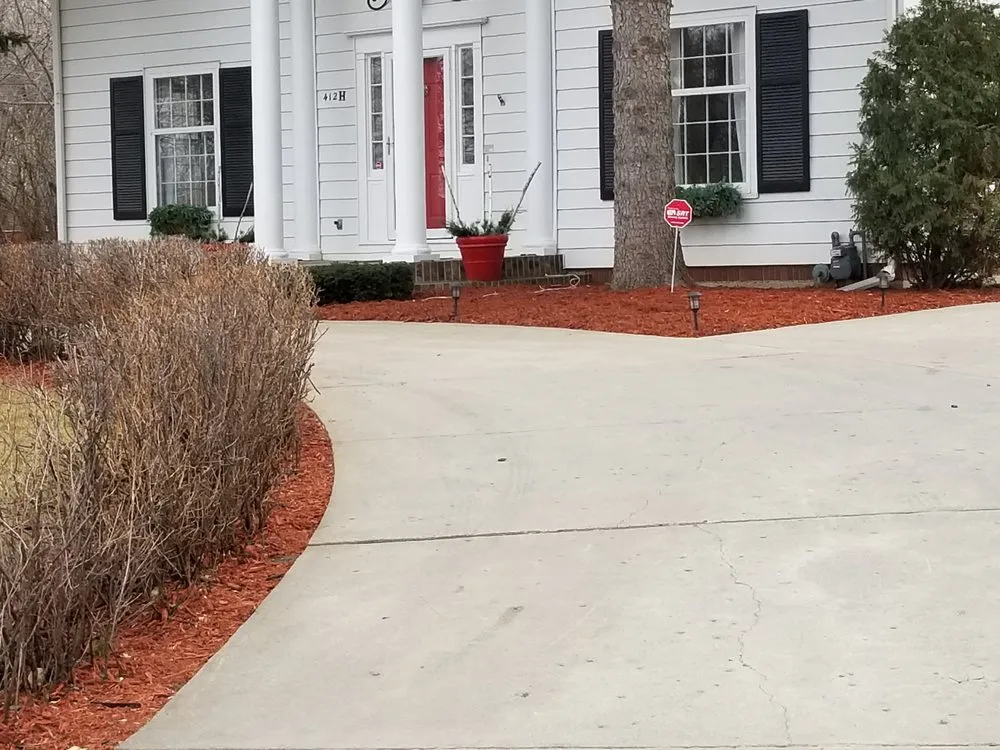 Custom lawn care service near you in Minot, ND by Bagwells Landscaping & Lawn maintenance