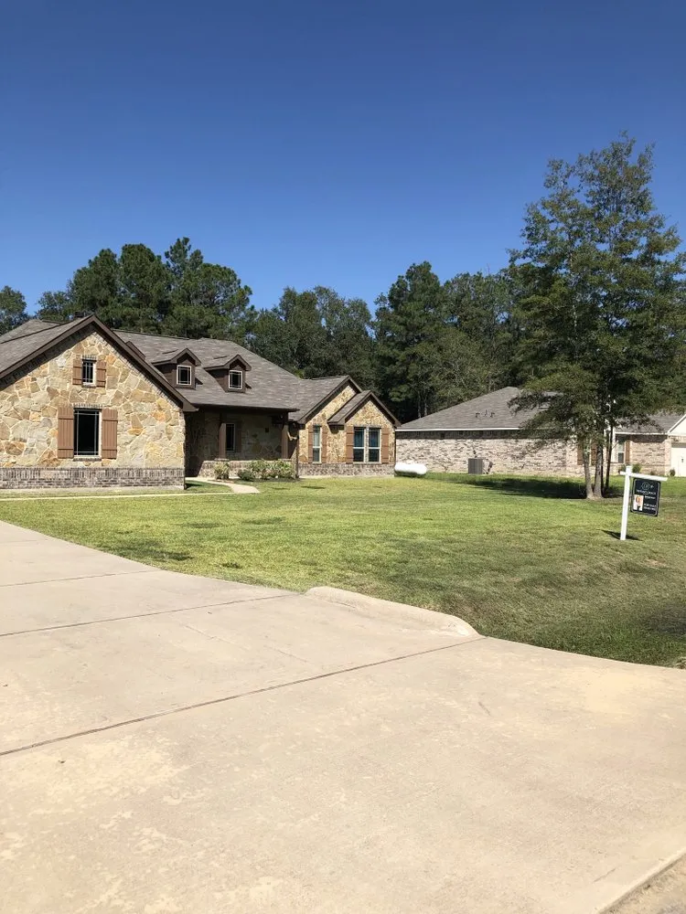 Affordable garden landscaping experts serving Dayton, TX - Bahena Lawn Care