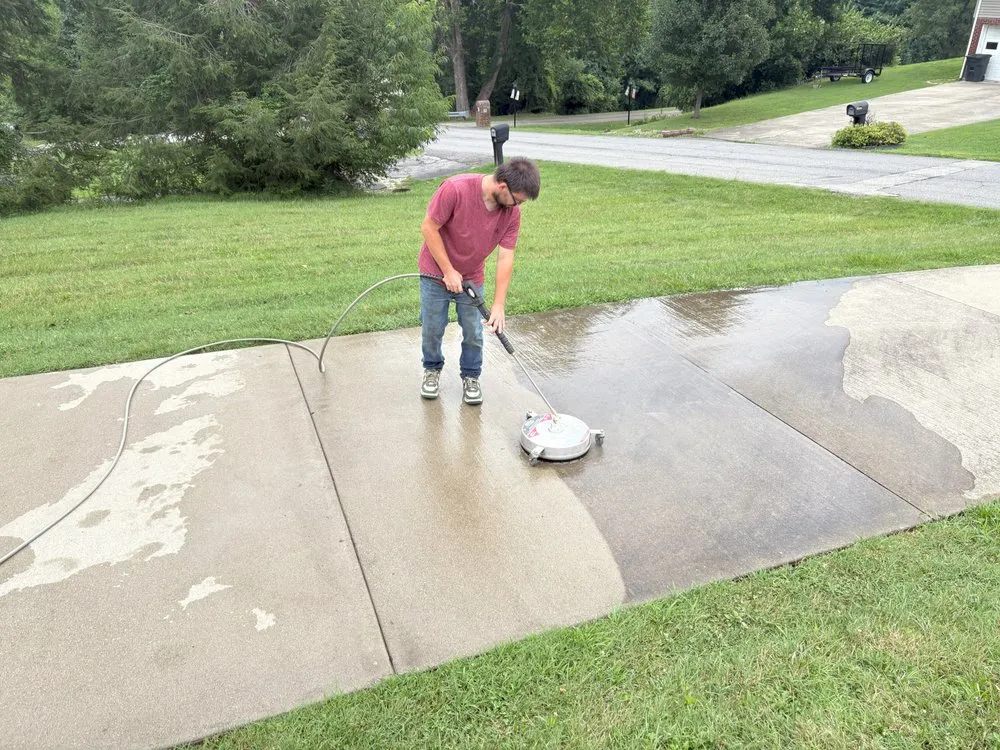 Custom lawn mowing service in Ashland, KY by Bailey Property Services