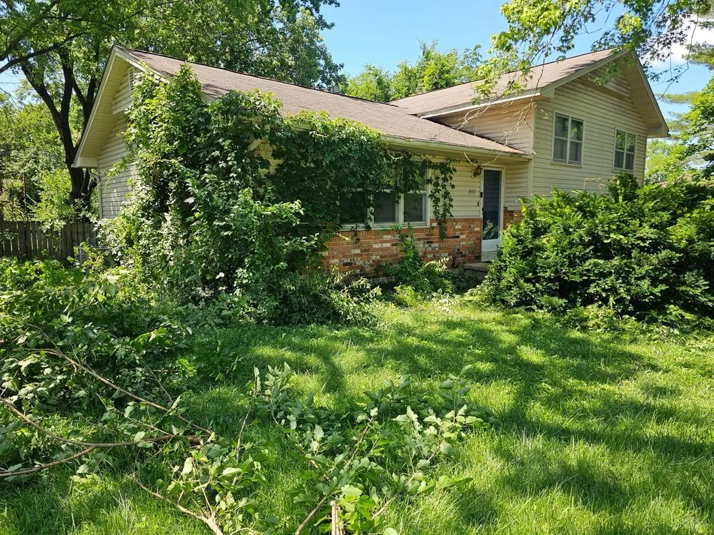 Local yard maintenance in Rolla, MO by Baileys cutting edge lawncare