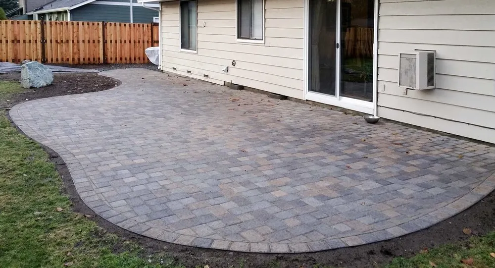 Reliable lawn care service experts serving Granite City, IL - Baileys Landscape & Design