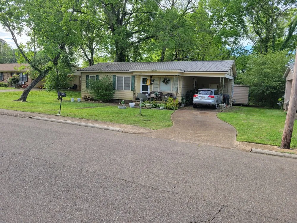 Professional yard cleanup service experts serving West Point, MS - Bailey's Perfect Cut