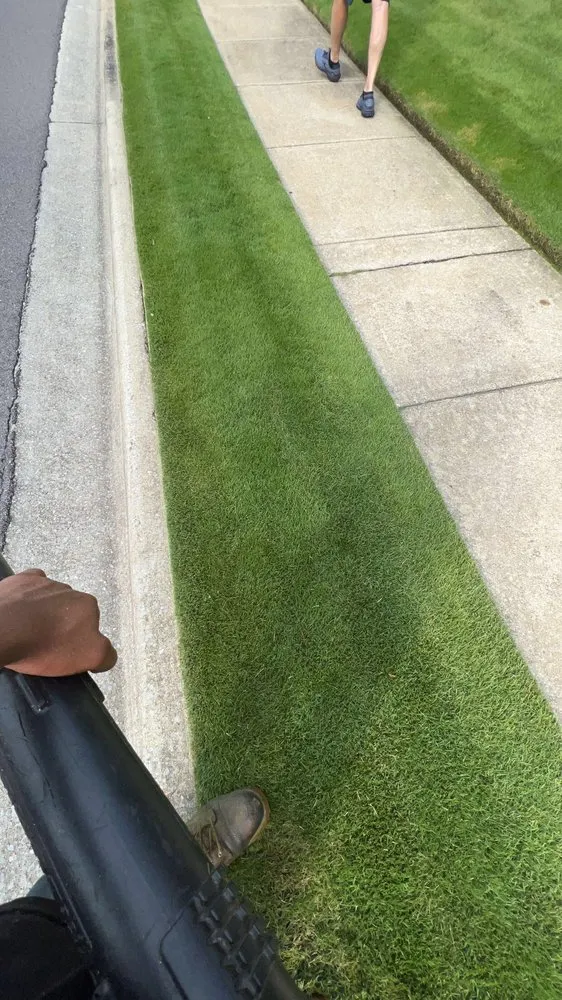 Custom lawn mowing service experts serving Birmingham, AL - Bailys Landscaping
