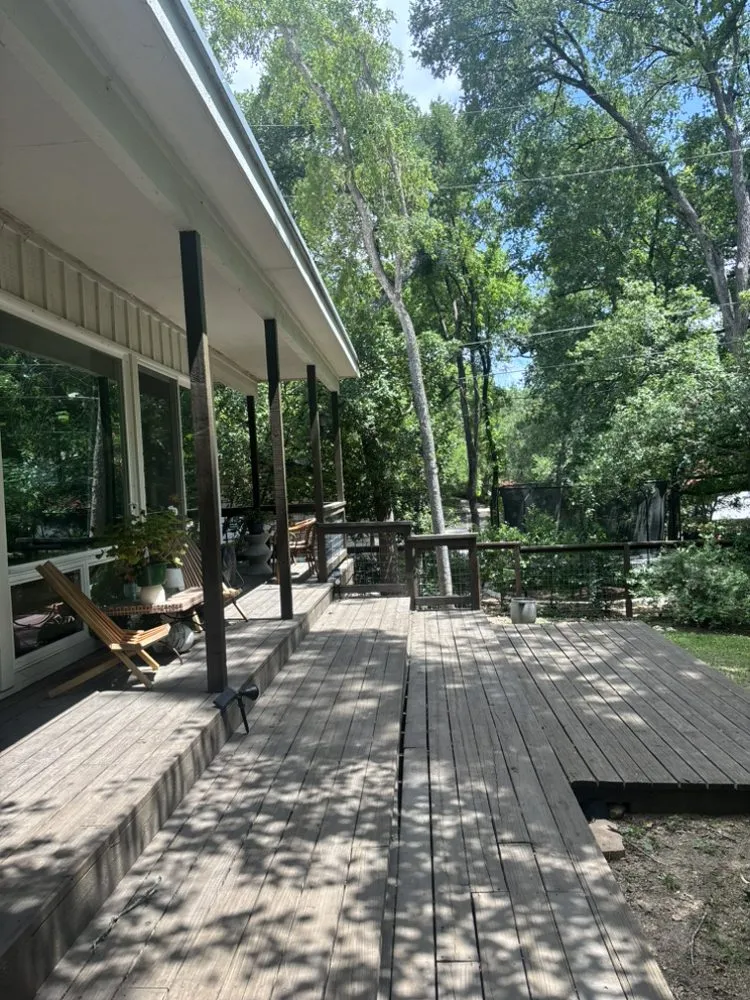 Reliable lawn mowing service in Cedar Creek, TX by Bairon'e Perez Trees Service