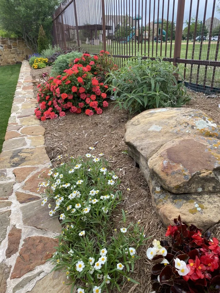 Expert garden landscaping experts serving Grandview, TX - Baker Landscaping