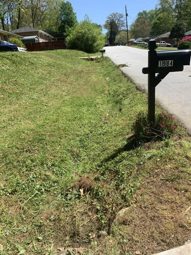 Reliable yard maintenance in Decatur, GA - Baker’s Lawn Salon