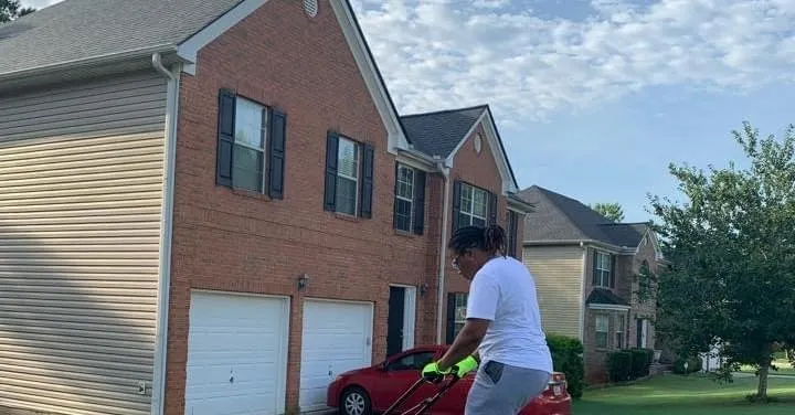 Trusted lawn care service in Decatur, GA - Baker’s Lawn Salon