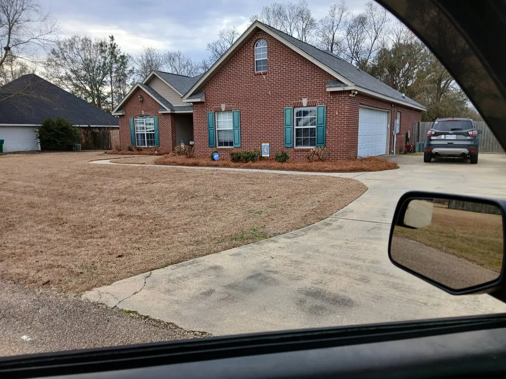 Reliable lawn care service in Hattiesburg, MS - Bakers Lawn Service