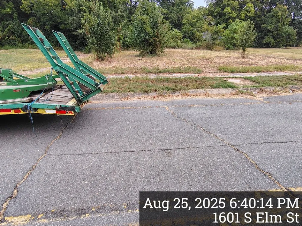 Professional yard cleanup service in Pine Bluff, AR by Balla Moving & Lawn Indulgence